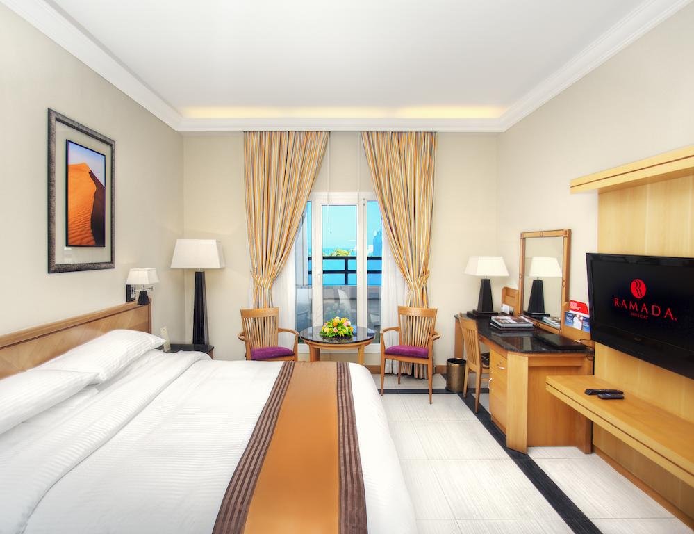 Ramada Qurum Beach 4*
