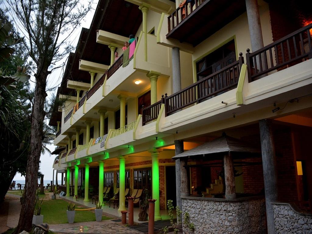 Time N Tide Beach Resort 2*