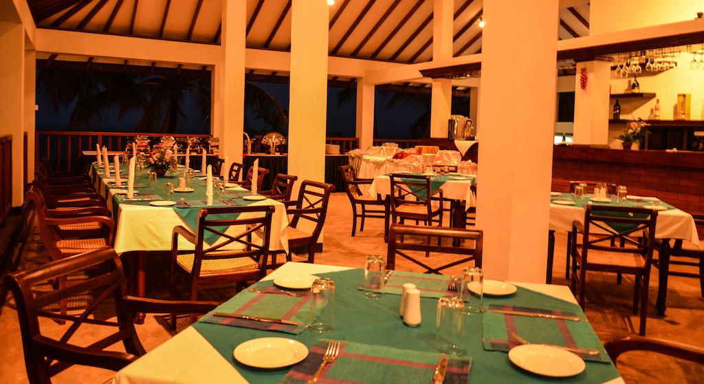 Catamaran Beach Hotel Negombo 3*