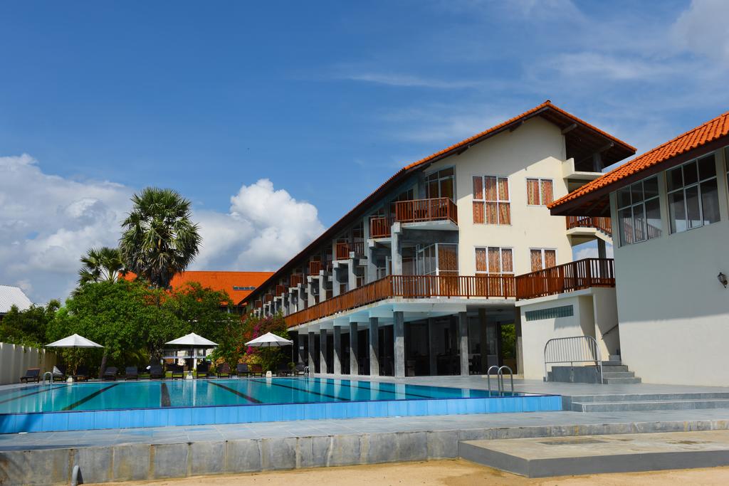 Marina Beach Passikudah 3*