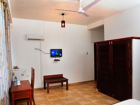 Roy Villa Beach Resort 2*