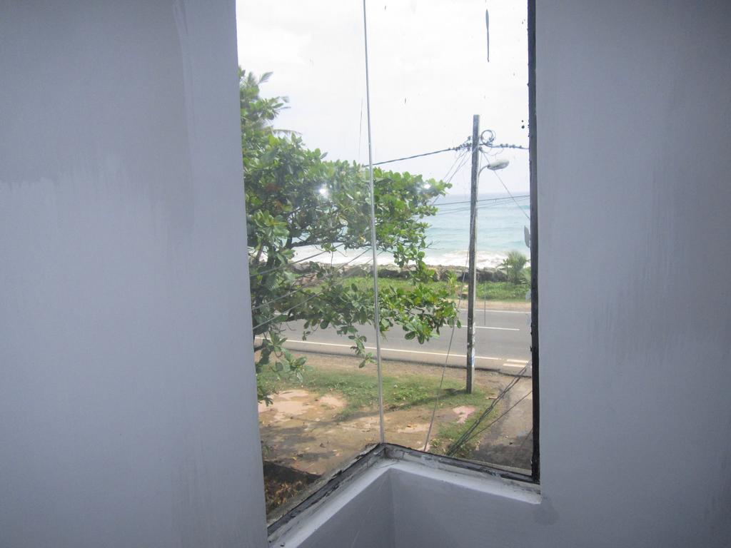 White Surfing Beach Unawatuna 2*, фото 16