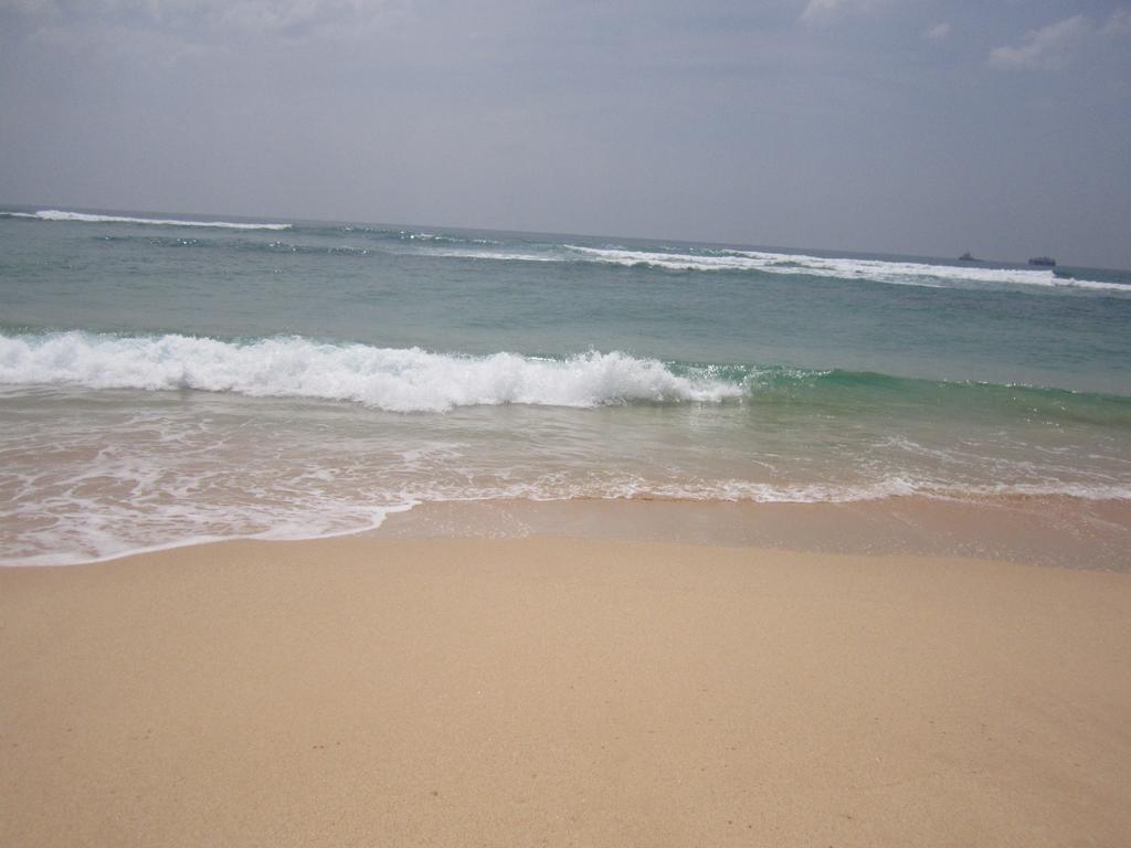 White Surfing Beach Unawatuna 2*, фото 13