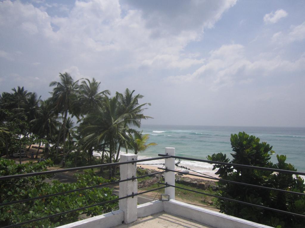 White Surfing Beach Unawatuna 2*, фото 4