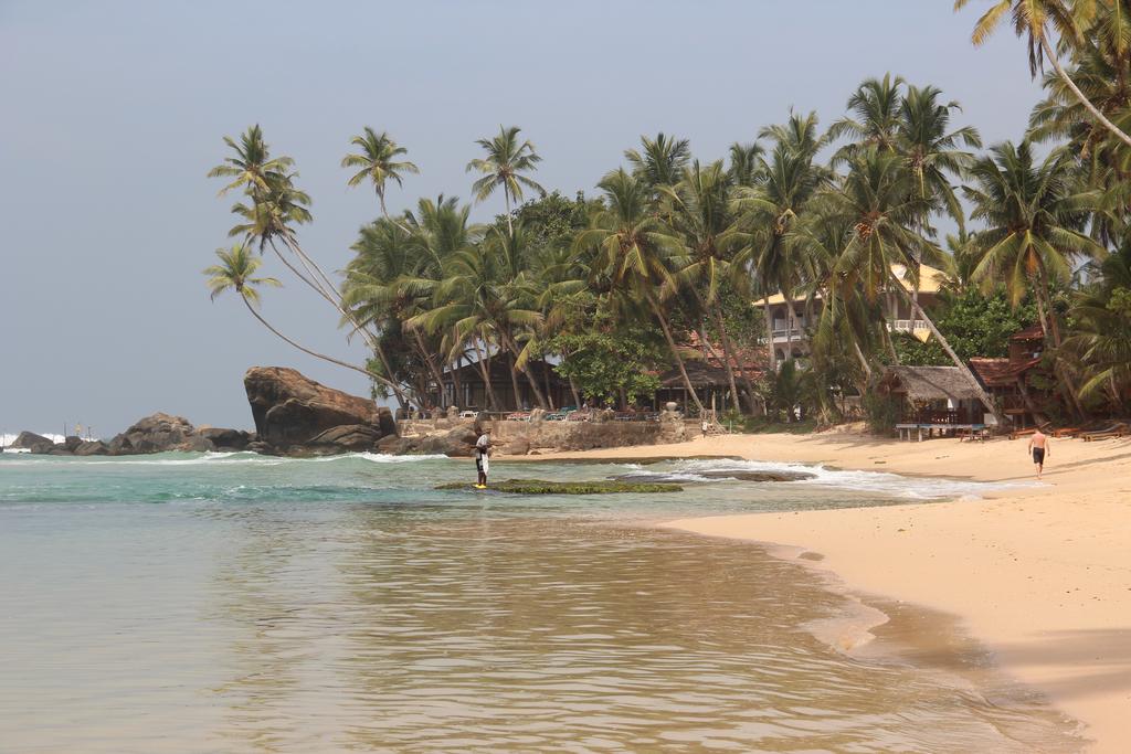 Sri Gemunu Beach Resort 3*