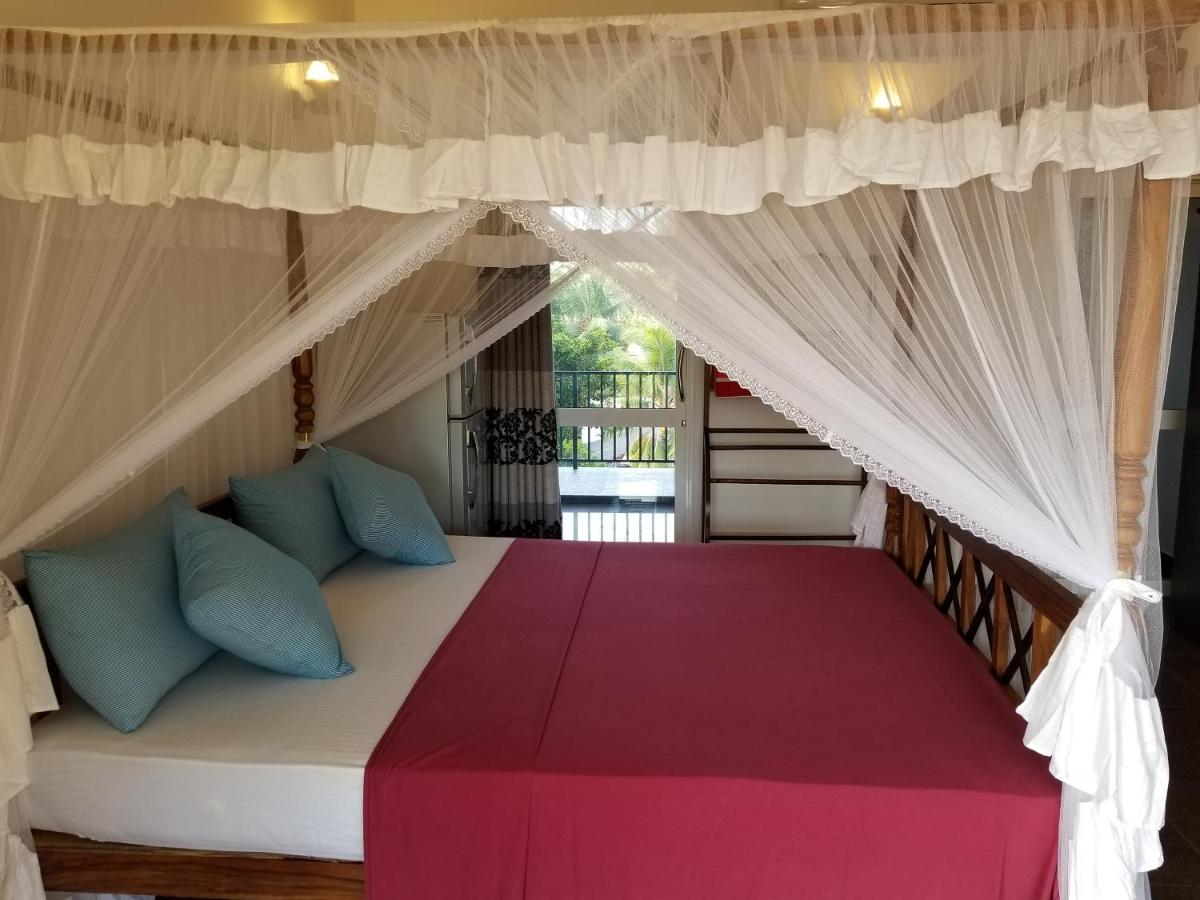 Coral Palm Villa & Apartment 2*
