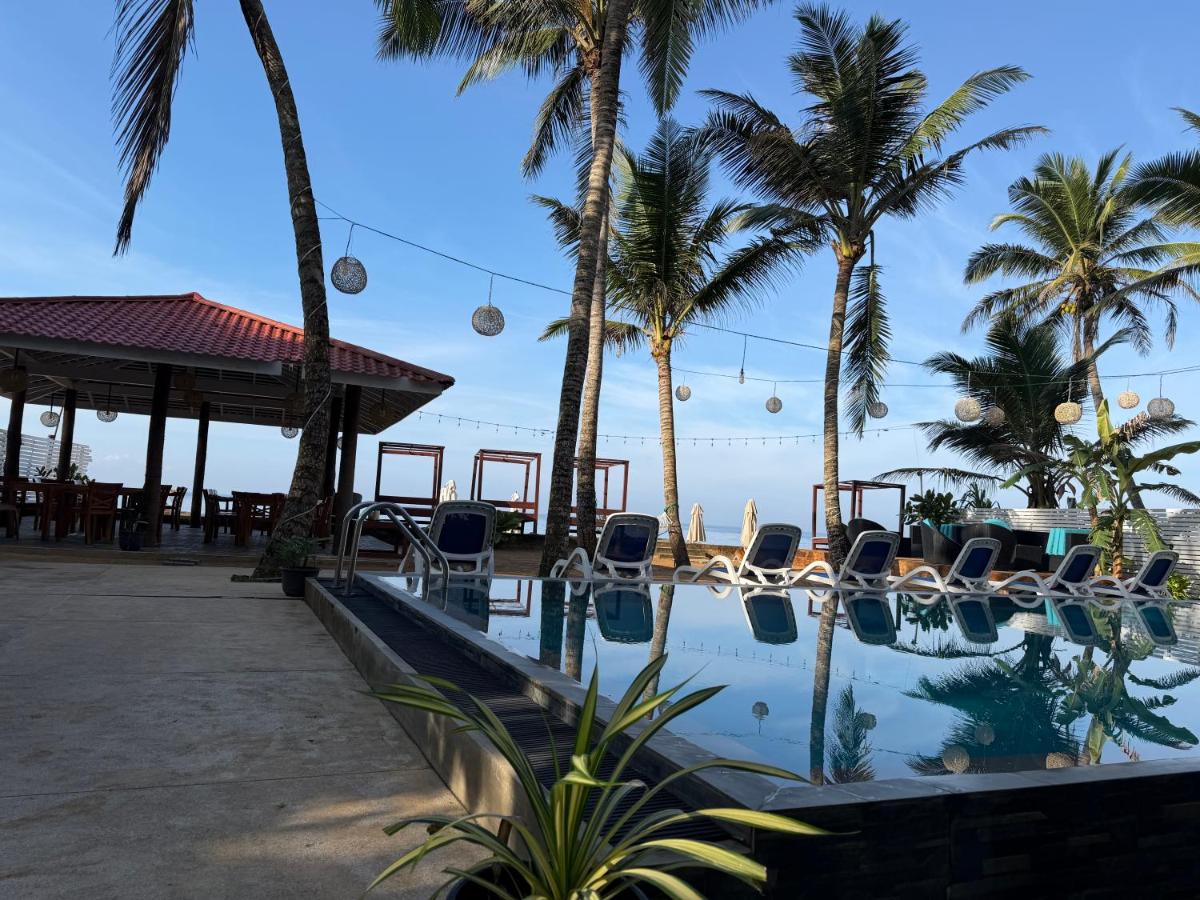 Nico Beach Hotel 2*