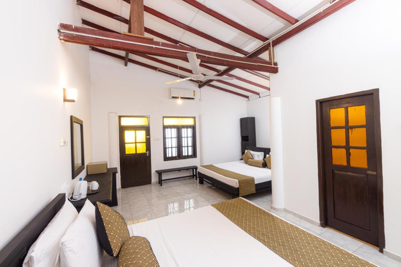 Palazzo Beach Hikkaduwa 3*