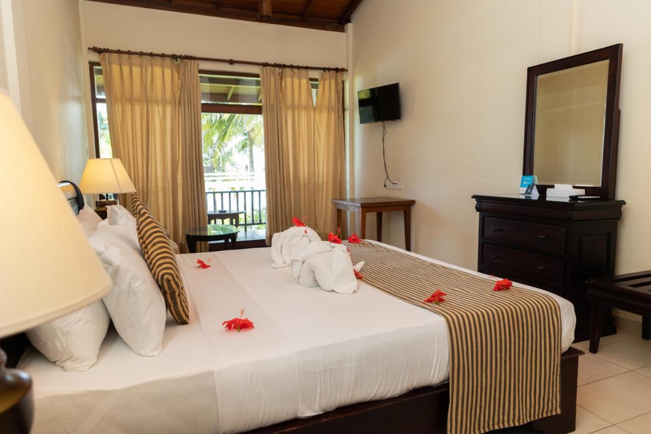 Paradise Beach Club 3*