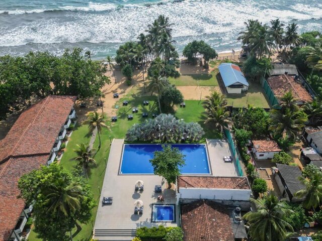 Hibiscus Beach Hotel & Villas