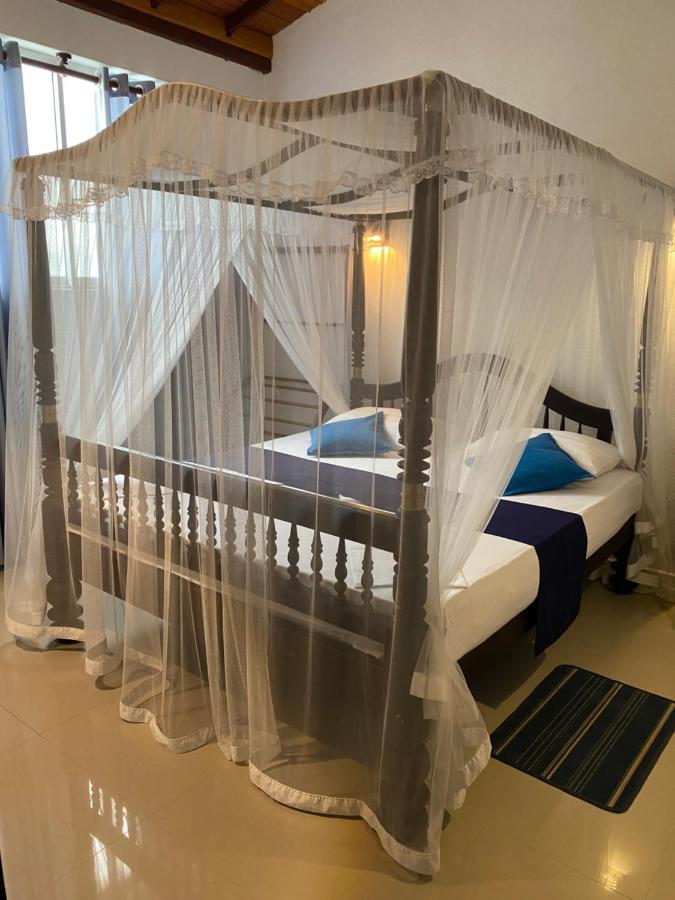 Unawatuna Beach Bungalow 2*