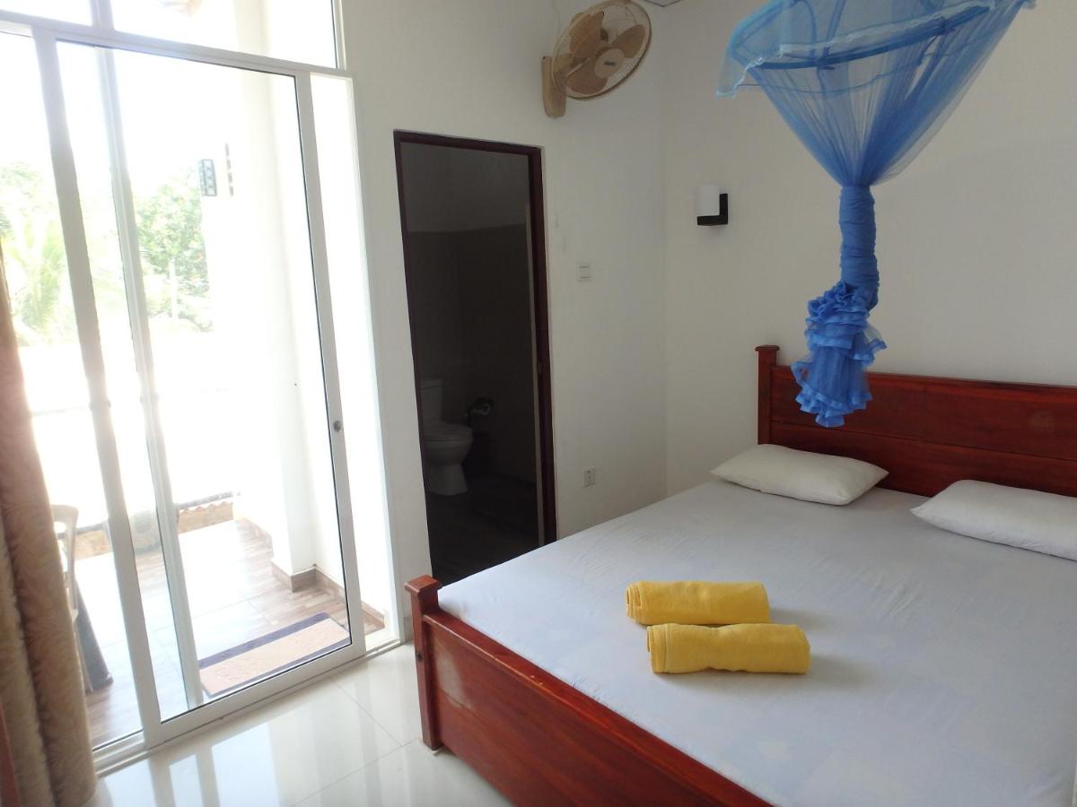 Holiday Inn Unawatuna 2*