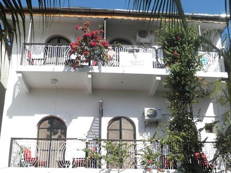 Warere Town House 2*