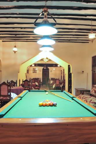 Dhow Palace Hotel 4*