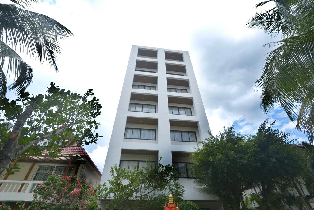 Patong Palace 3*