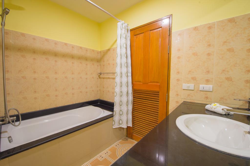 Chalong Beach Hotel & Spa 4*, фото 10