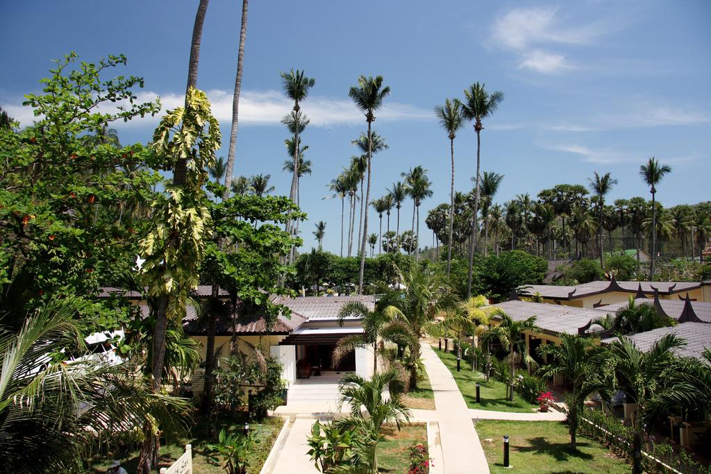 All Seasons Naiharn Phuket 3*