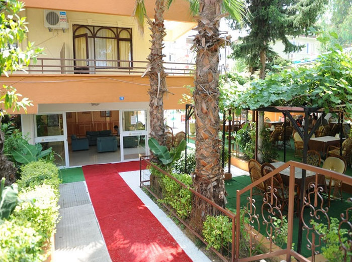 Holiday World Hotel 3*