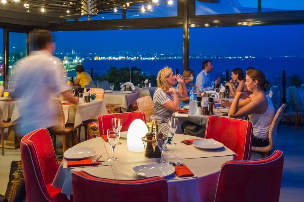 Tria Istanbul 3*