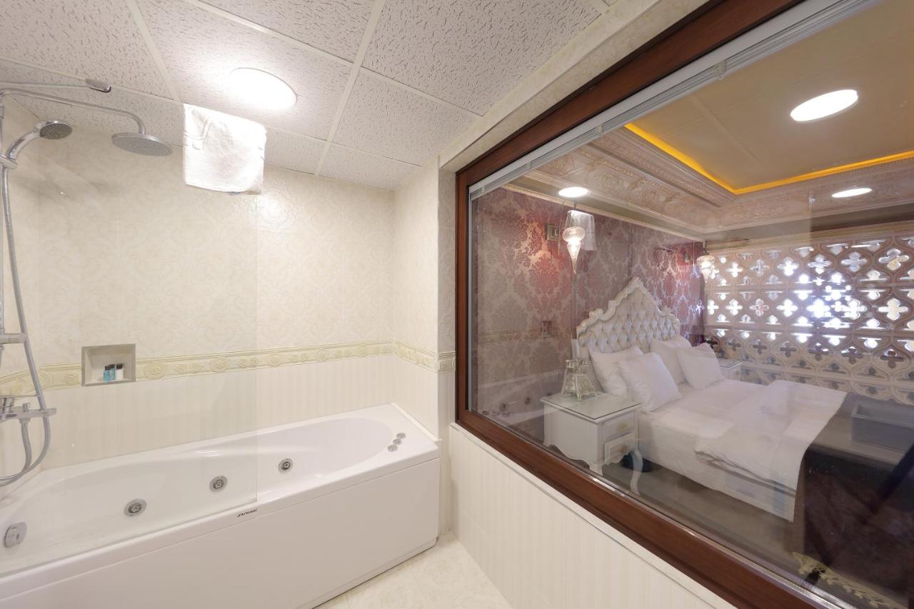 Deluxe Golden Horn Sultanahmet Hotel 4*