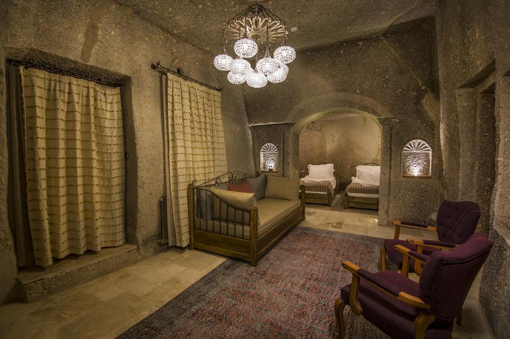Hera Cave Suites 3*