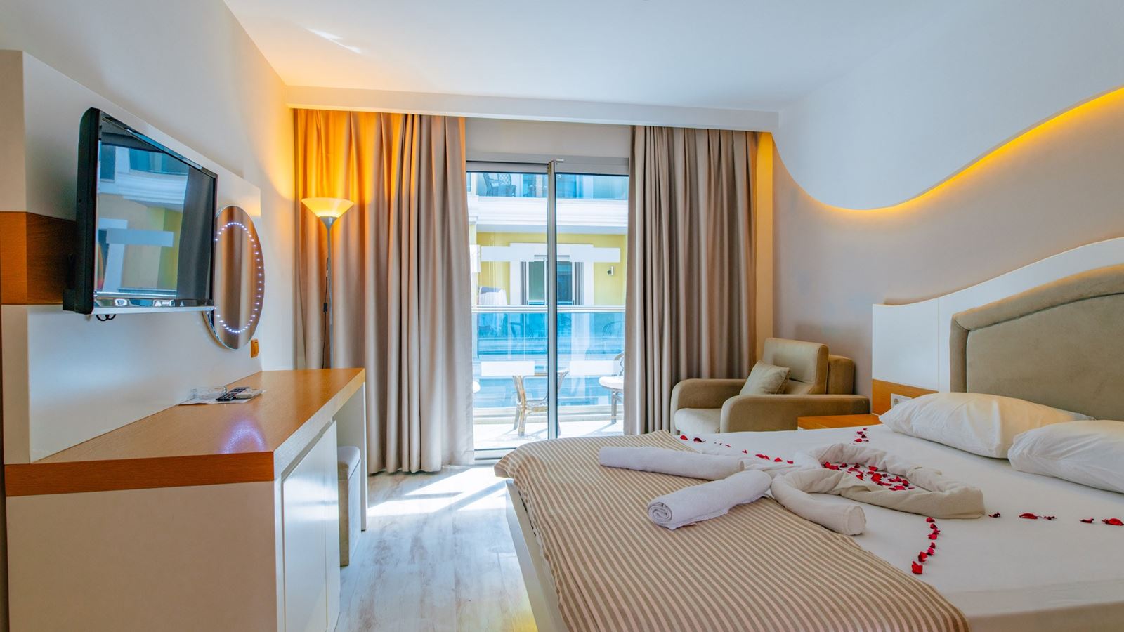 Breeze Beach 4*