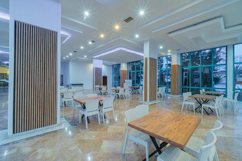 Pyxis Point Hotel 4*