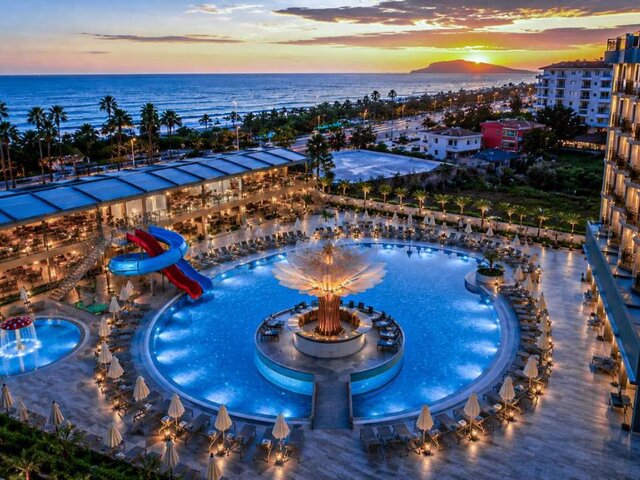 World Star Beach Resort & Spa Hotel