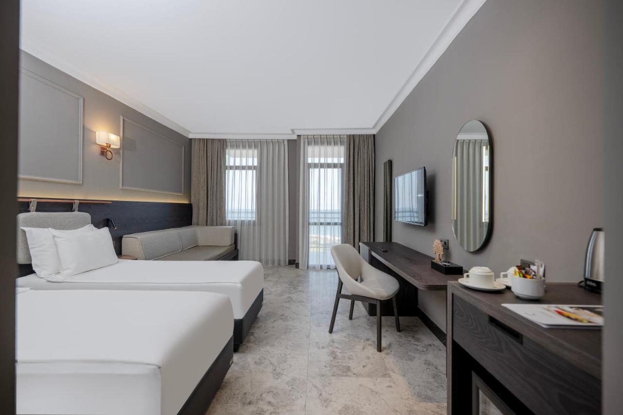 Adora Hotel 3*