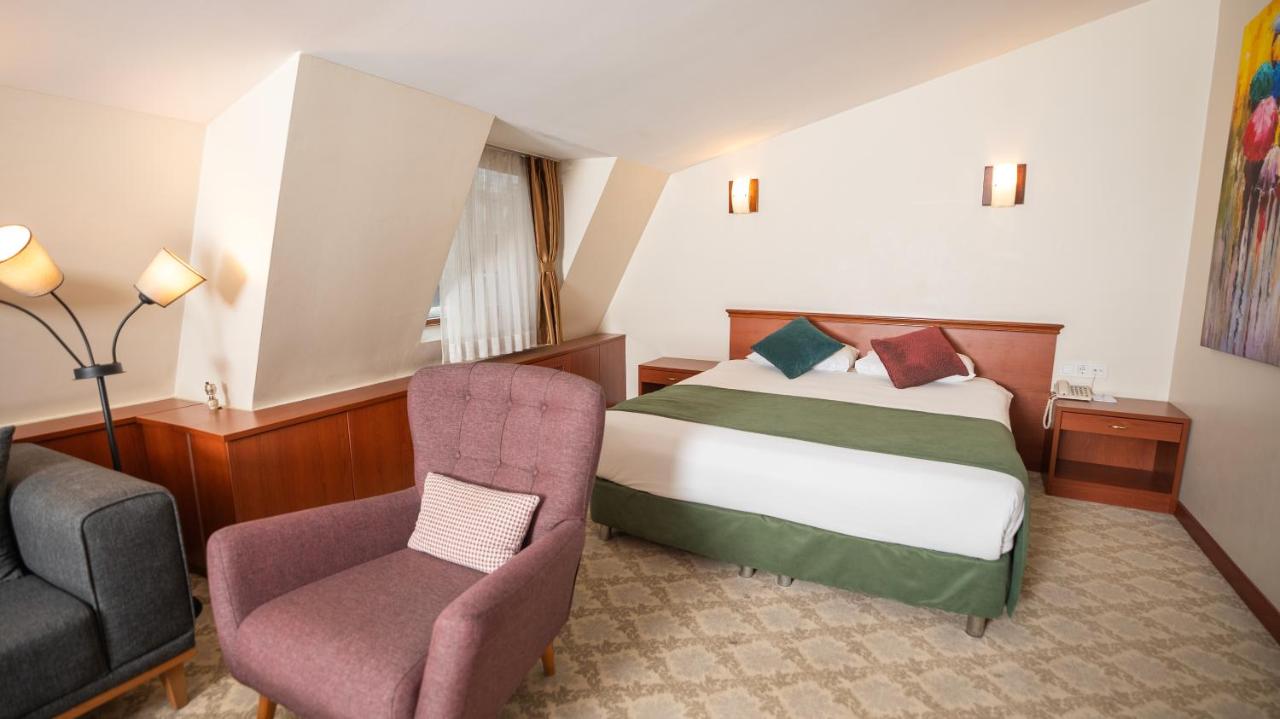 Golden Siyav Hotel 3*