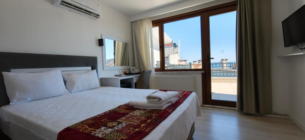 Grand Peninsula Hotel