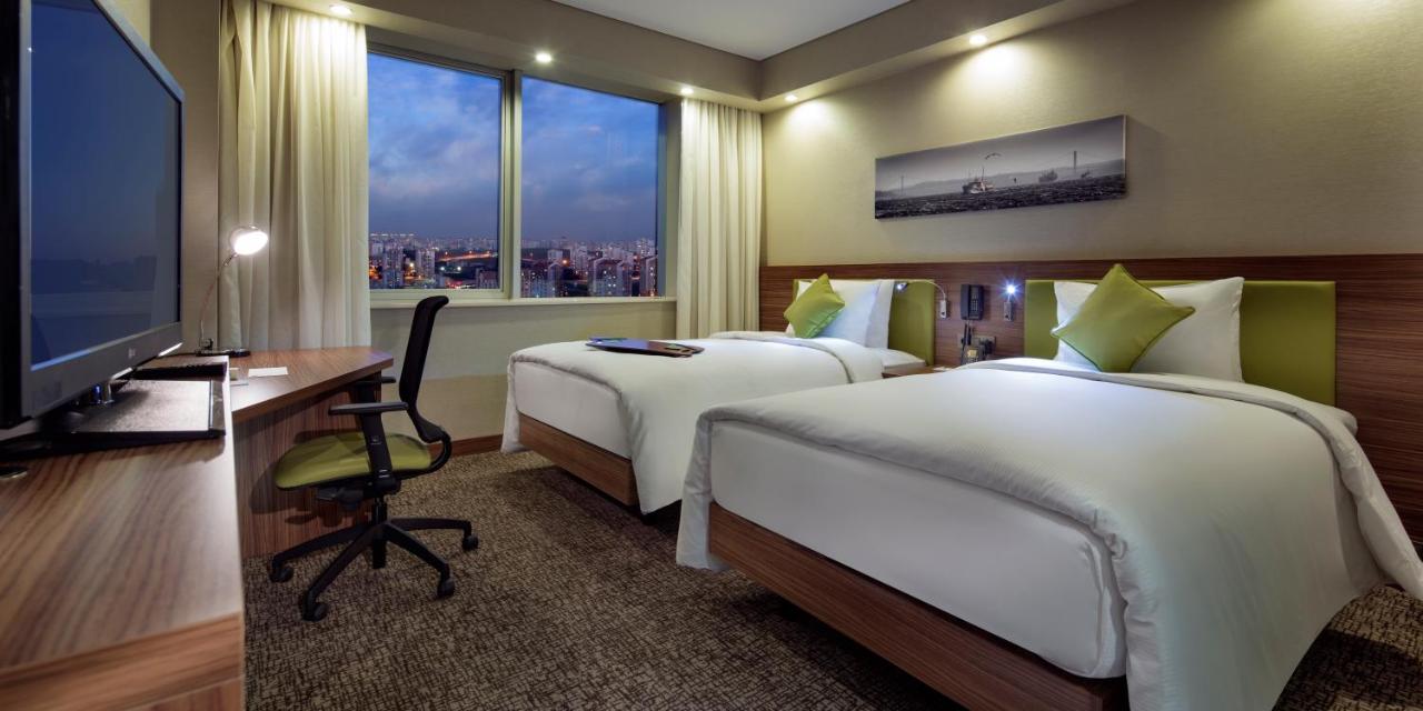 Hampton by Hilton Istanbul Kayasehir 4*