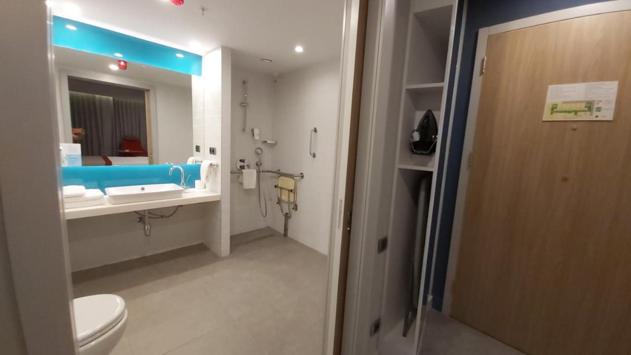 Holiday Inn Express Istanbul - Atakoy Metro by IHG, фото 16