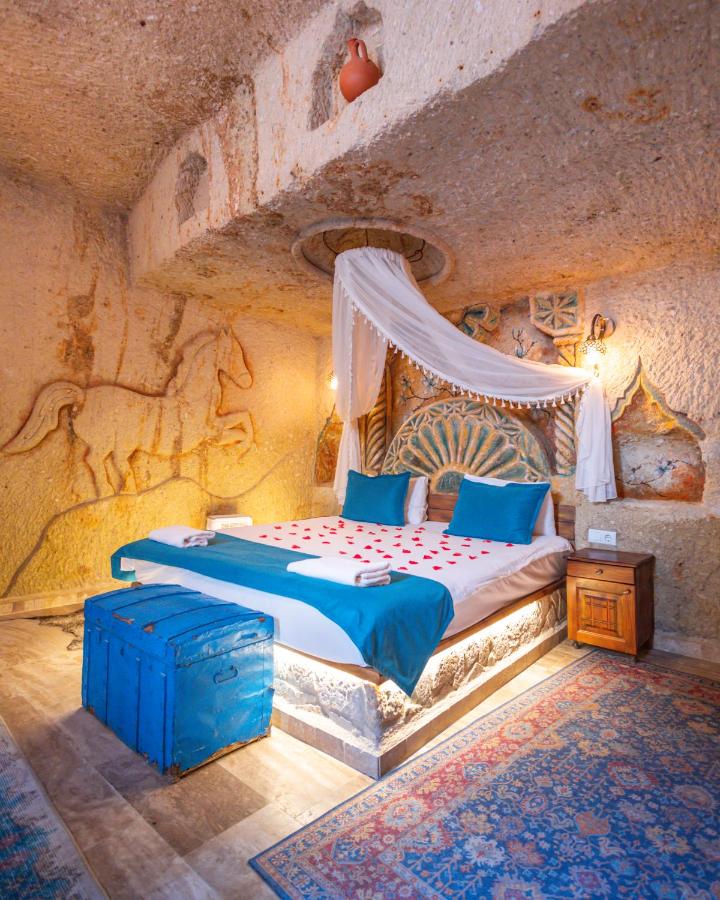 Bayar Cave Suites