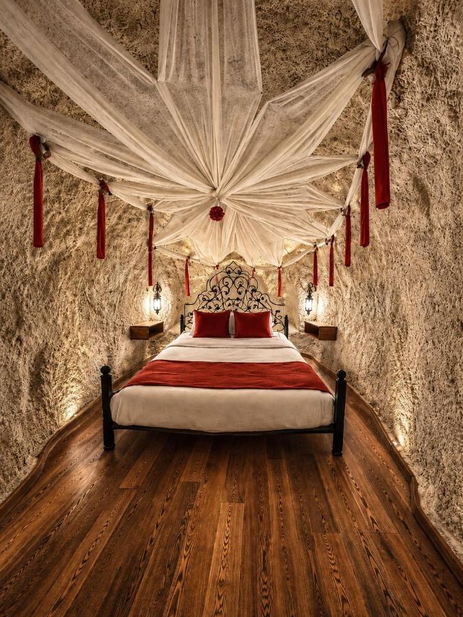 Seki Cave Hotel