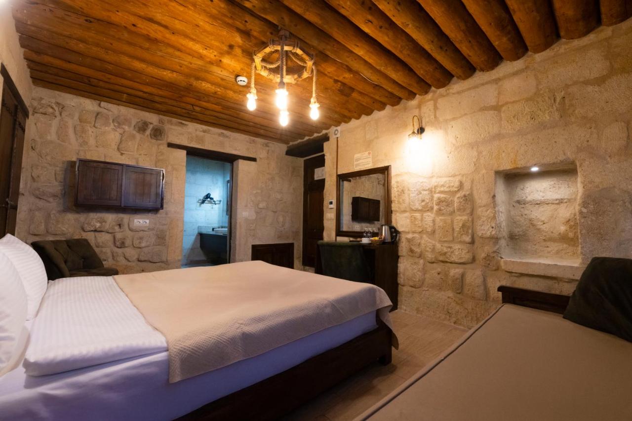 Tafana Cave & Stone Lodge