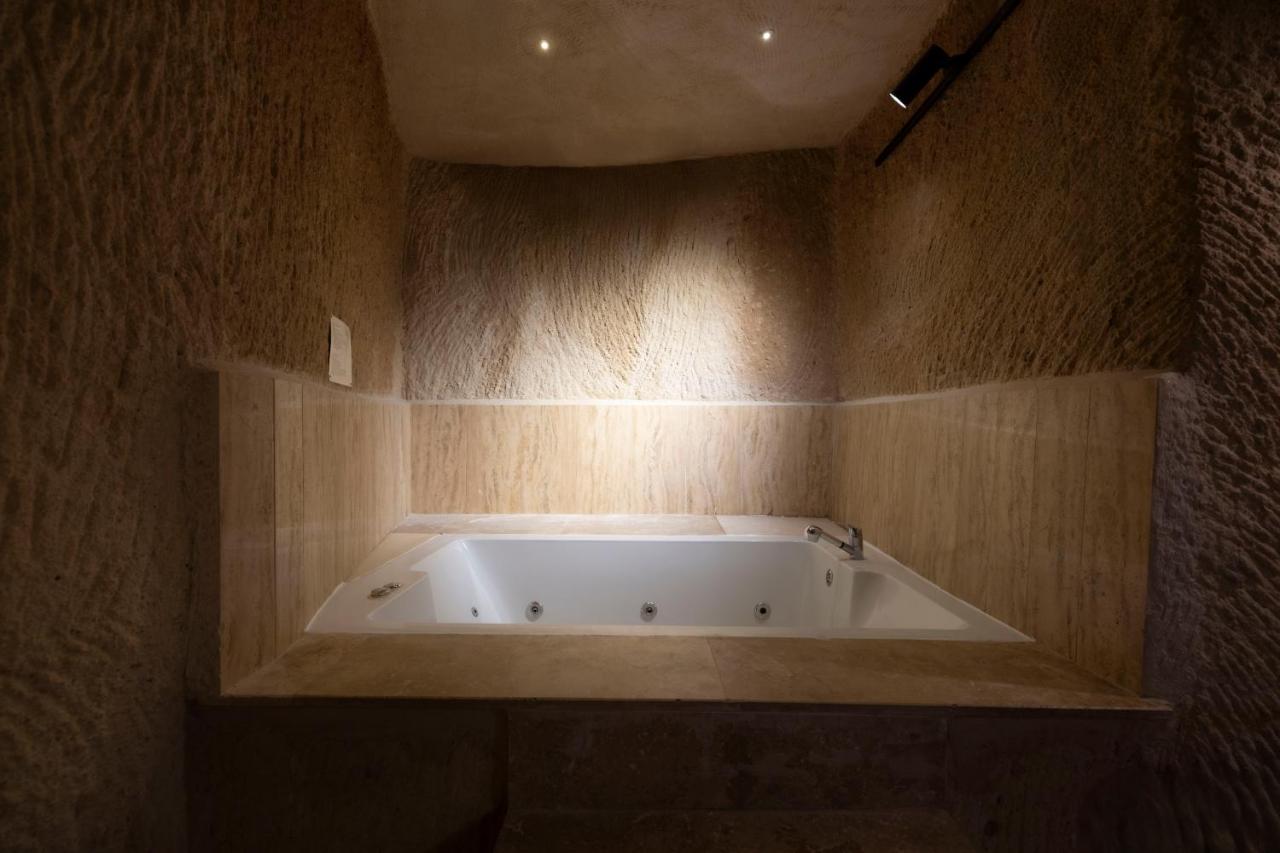 Tafana Cave & Stone Lodge, фото 2