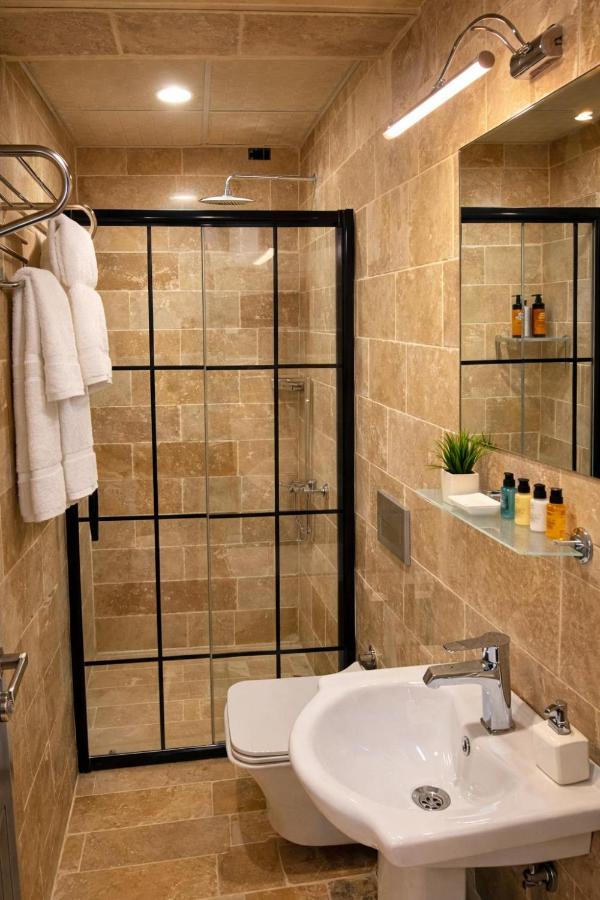 Whitestone Hotel, фото 11