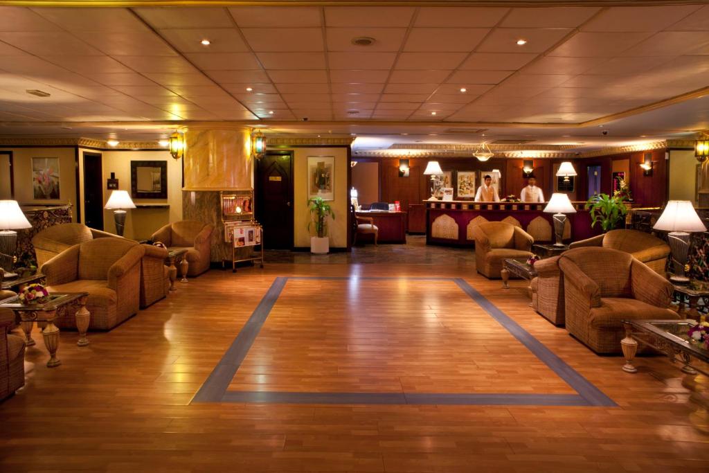 Landmark Plaza Hotel 3*