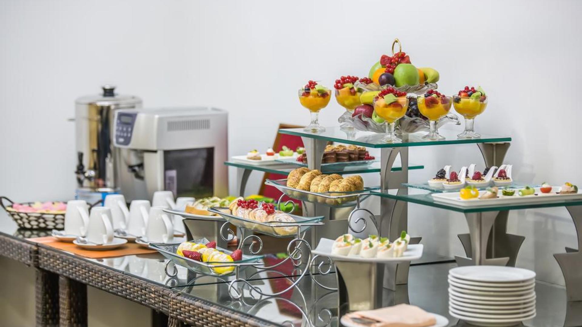 Holiday Inn Bur Dubai - Embassy District 4*, фото 8