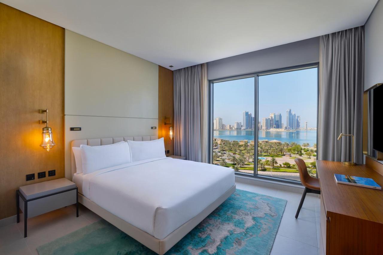 DoubleTree by Hilton Sharjah Waterfront Hotel & Residences 4*, фото 11