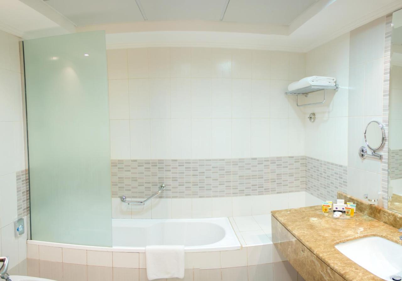 Al Majaz Premiere Hotel Apartments 5*, фото 9