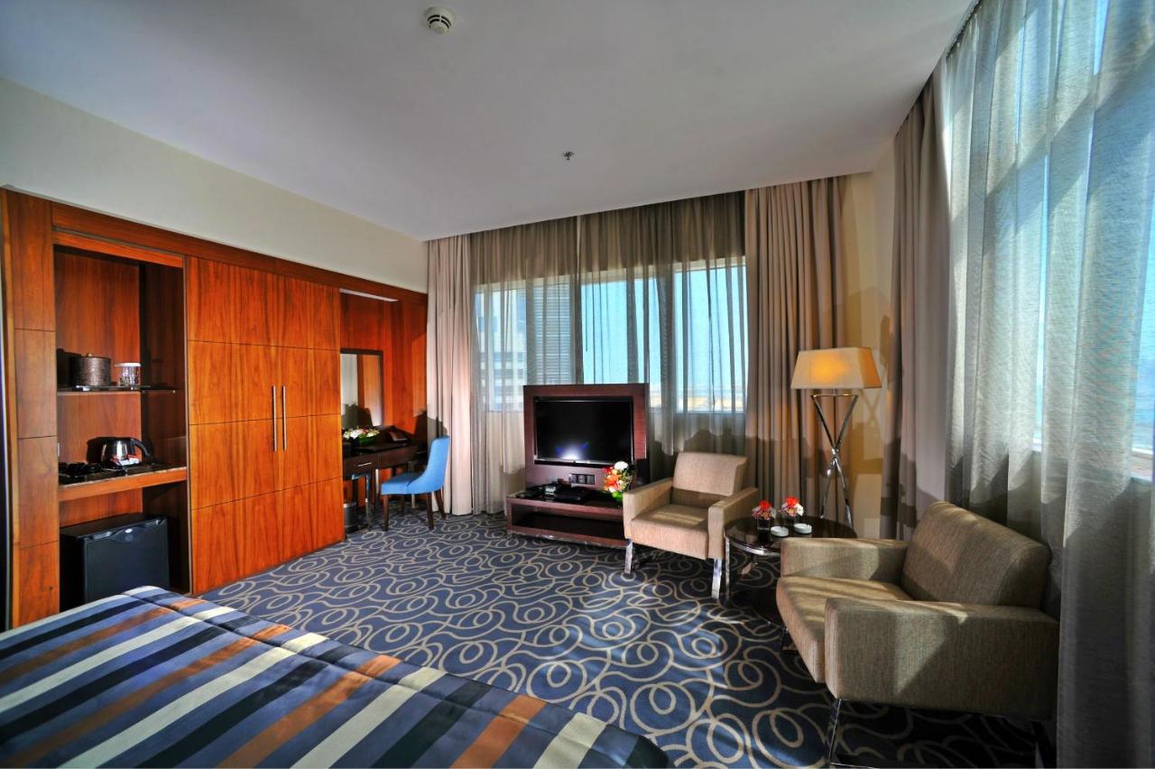Ramada Abu Dhabi Corniche 4*, фото 10