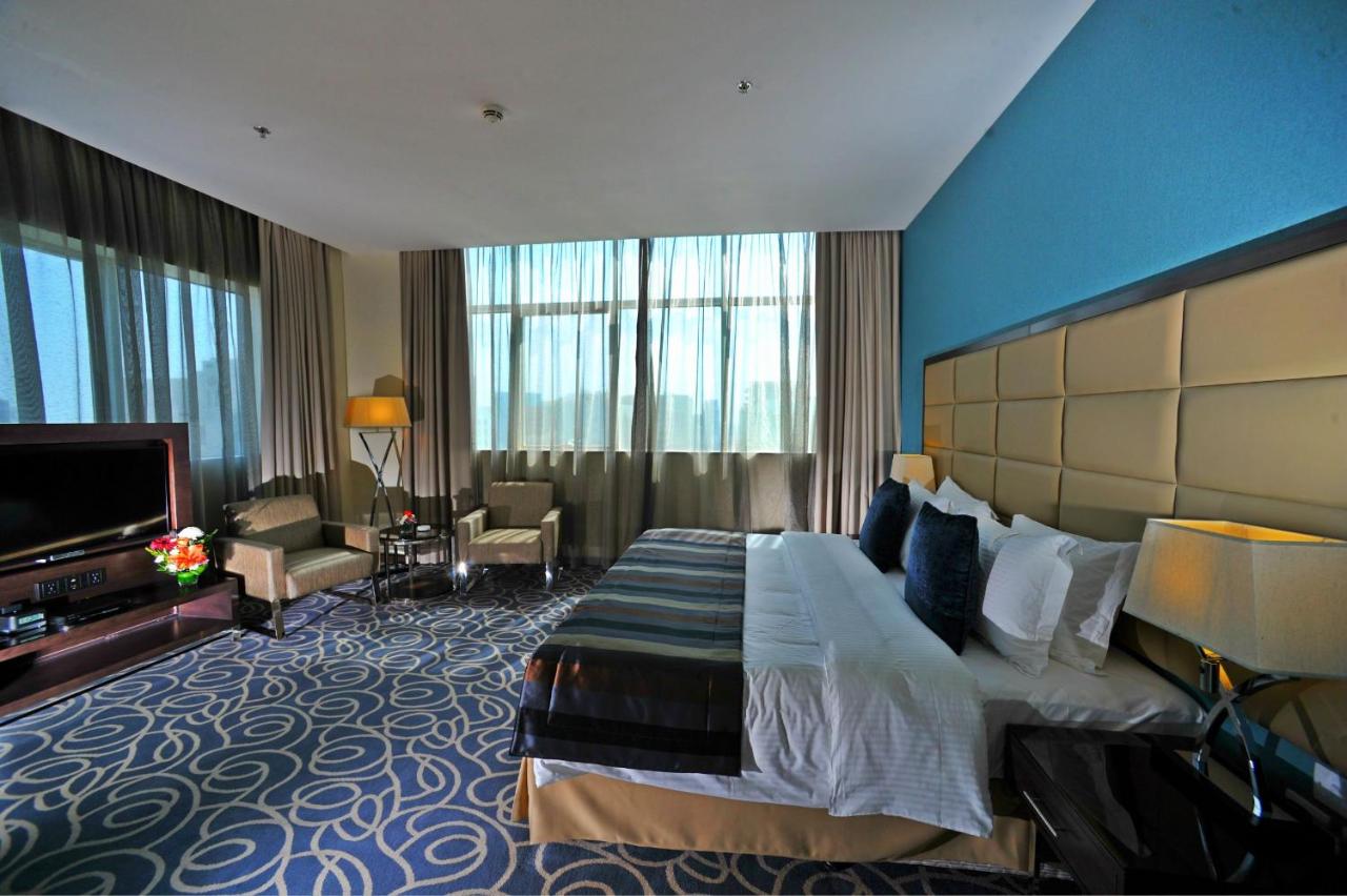 Ramada Abu Dhabi Corniche 4*, фото 14