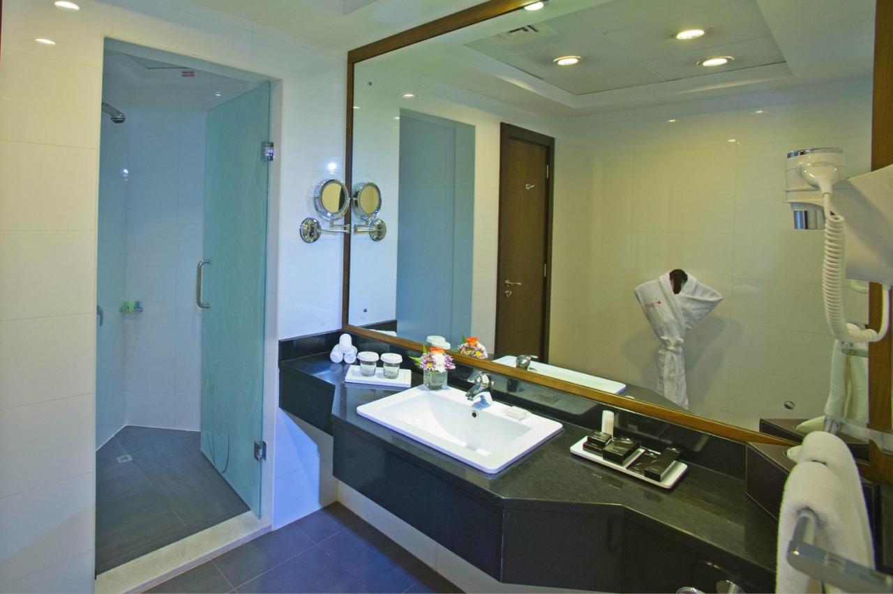 Ramada Abu Dhabi Corniche 4*, фото 13