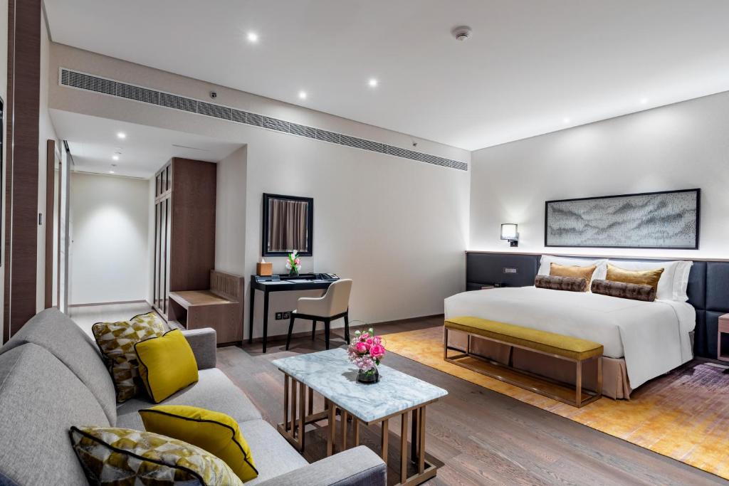 Taj Jumeirah Lakes Towers 5*