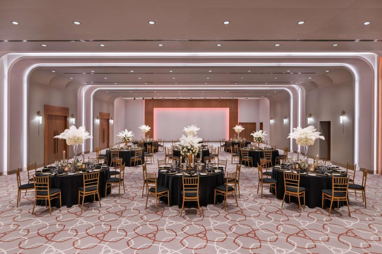 The WB Abu Dhabi, Curio Collection by Hilton 5*, фото 7