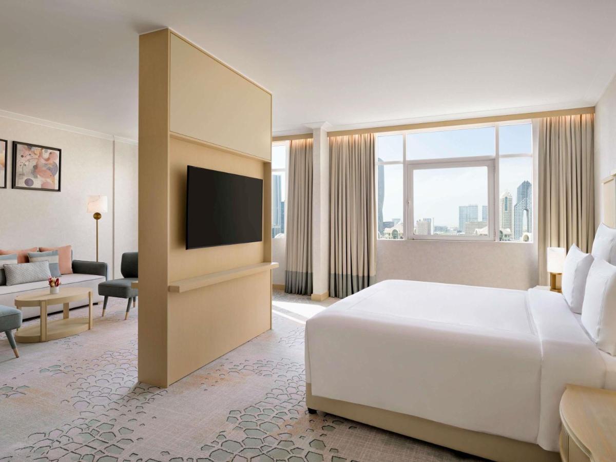 Roda Al Murooj Suites & Apts 5*