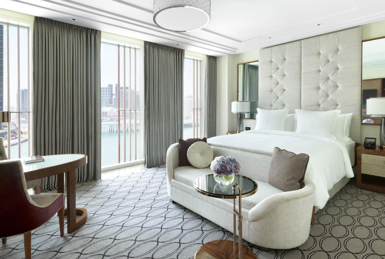 Four Seasons Hotel Abu Dhabi at Al Maryah Island 5*