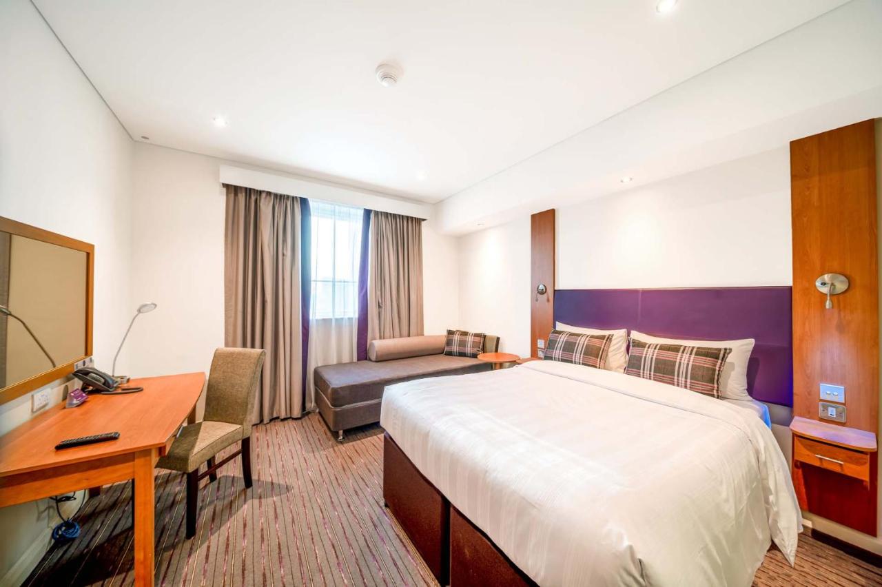 Premier Inn Abu Dhabi Airport (Business Park) 3*